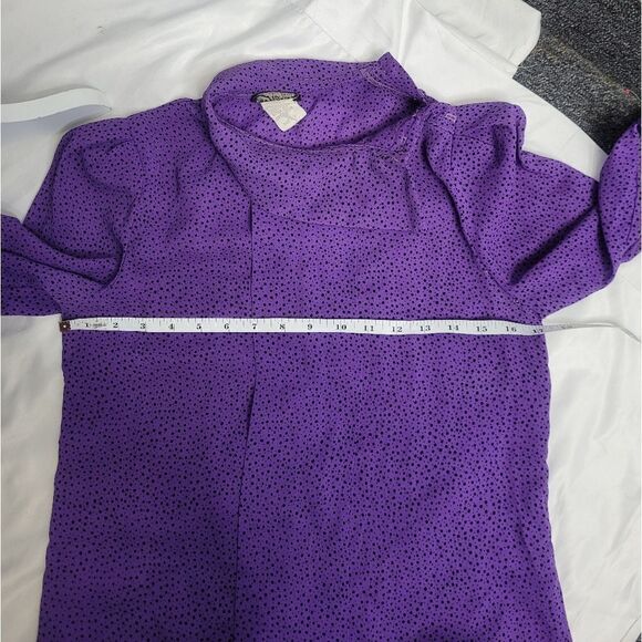VINTAGE 70s blouse purple printed shoulder button polyester pleated S - Picture 8 of 10